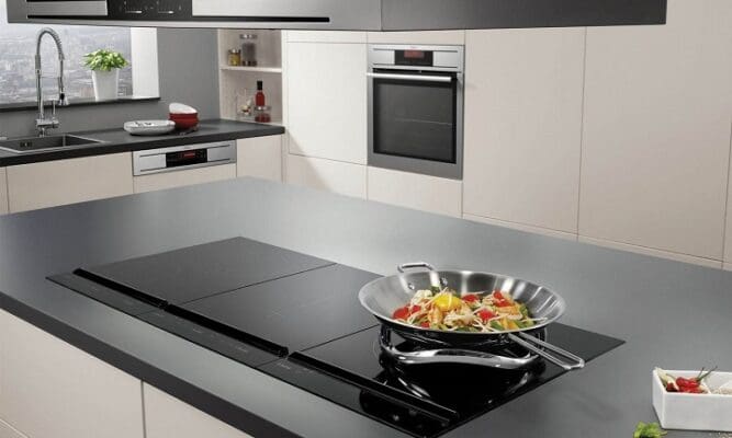 Sản phẩm được làm từ chất liệu kính cao cấp