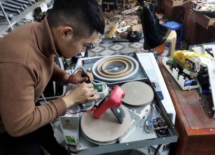Sửa bếp từ Binova có đắt không? Bảng giá sửa chữa 2026