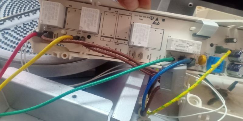 Sau khi sửa bếp từ Beko KTV sẽ hướng dẫn khách hàng cách sử dụng tránh tái lỗi