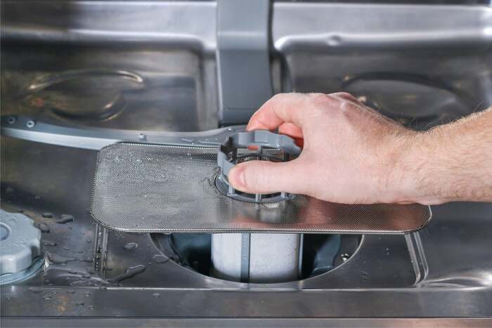 Nên sửa máy rửa chén càng sớm càng tốt để tiết kiệm chi phí và đảm bảo nhu cầu sử dụng