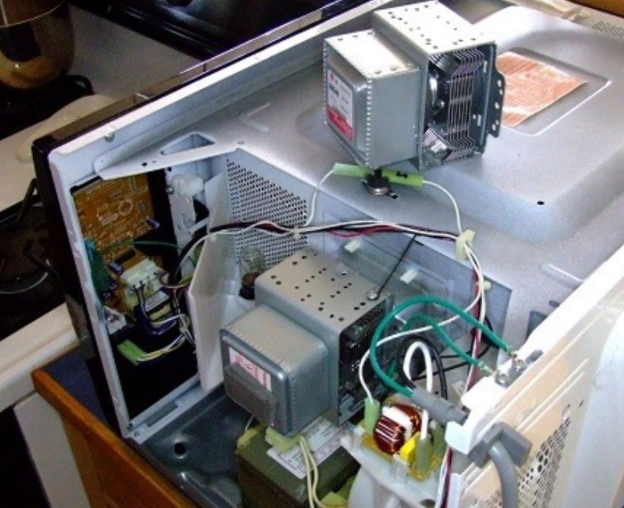 Trong quá trình sử dụng lò vi sóng Brandt có thể gặp một vài sự cố