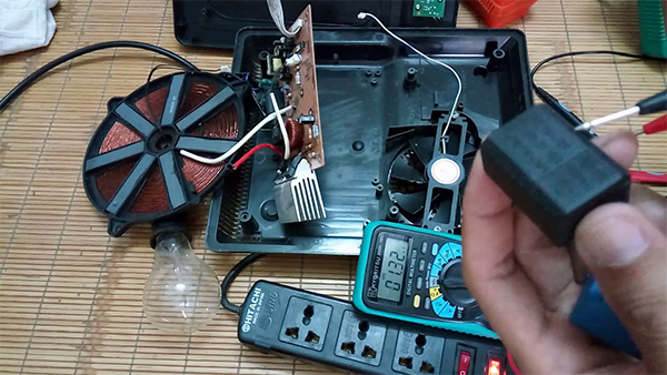 Quy trình sửa bếp từ Hitachi của Sửa Thiết Bị Châu Âu đảm bảo khoa học, hợp lí