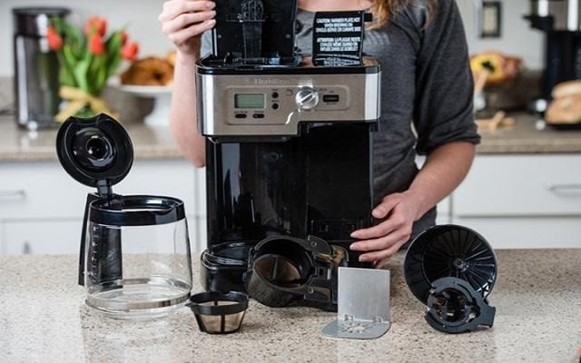 Vệ sinh thường xuyên để máy pha cafe Siemens hoạt động tốt hơn