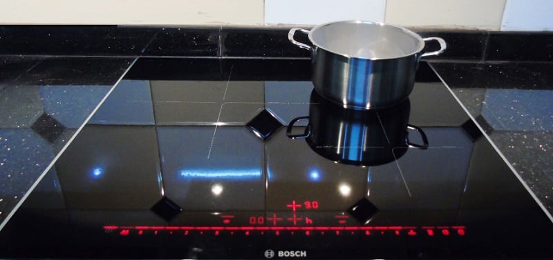 Bếp từ Chefs EH-DIH888 được tích hợp công nghệ Inverter giúp tiết kiệm điện