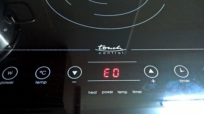 Bếp từ thường hiển thị mã lỗi E0 trên màn hình khi bếp không nhận nồi