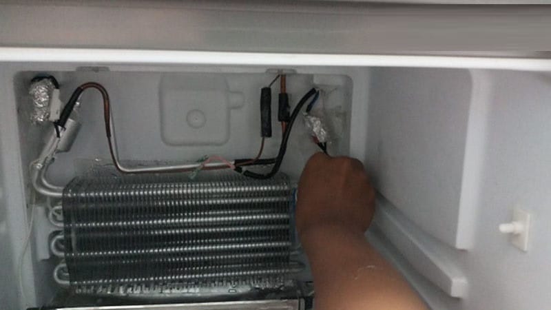 Tiếp nhận và xử lý thông tin từ khách hàng khi tủ lạnh gặp lỗi