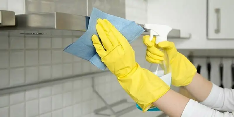 Vệ sinh màng lọc máy hút khử mùi để tăng năng suất hoạt động cho thiết bị