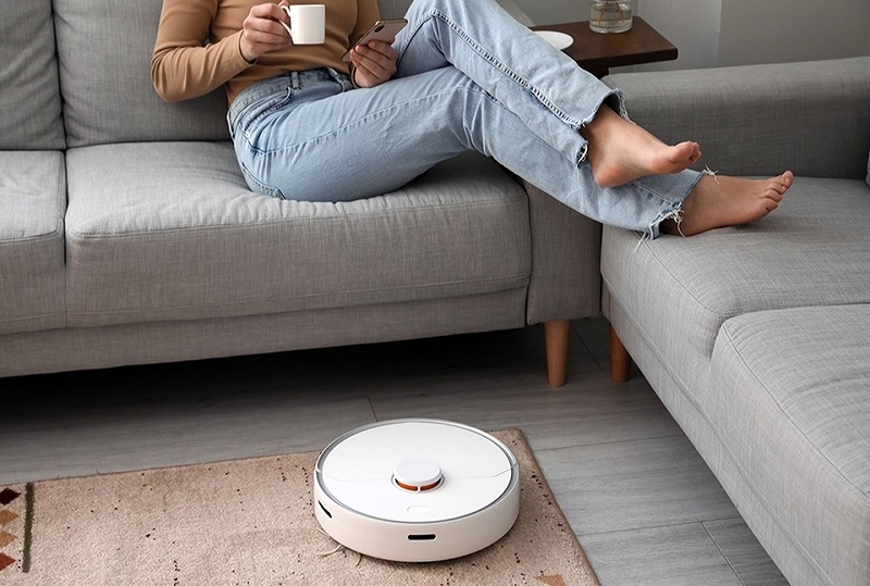 Thay pin mới đảm bảo hiệu suất làm việc cho robot hút bụi
