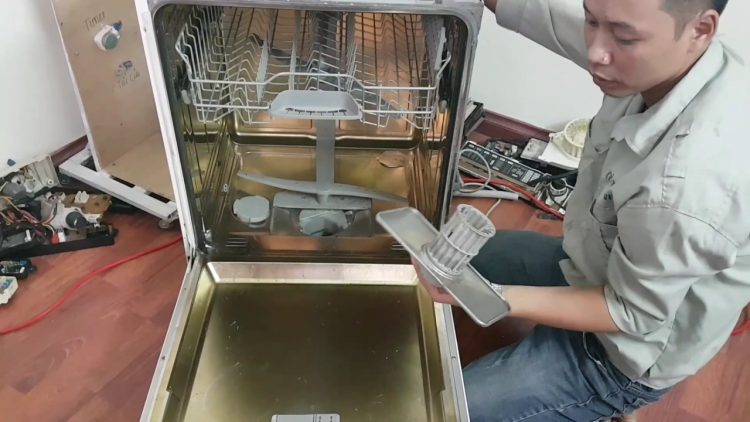 Sửa máy rửa bát phát ra tiếng ồn, tiếng kêu lạ khi hoạt động