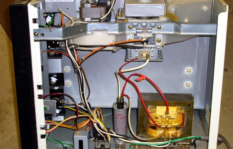 Lò vi sóng không hoạt động có thể do dây nguồn bị lỏng