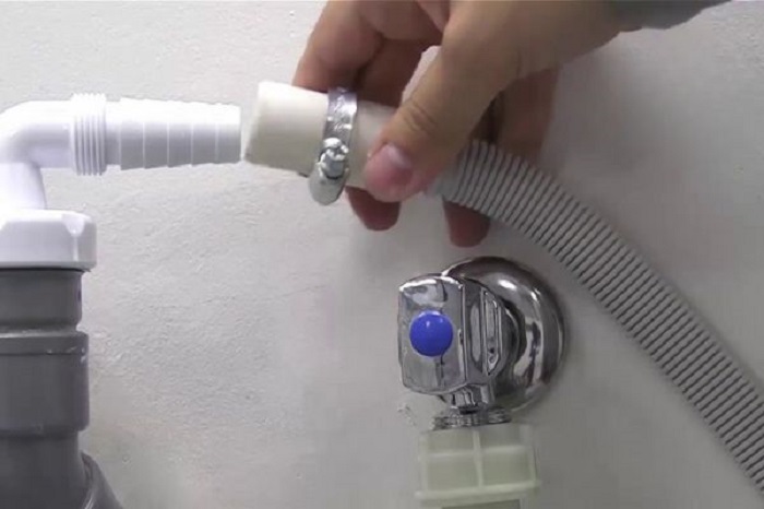 Nước không vào được máy rửa bát có thể do van cấp nước hoặc ống dẫn nước gặp sự cố