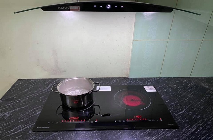 Dịch vụ thay kính & Sửa Bếp từ Eurogold bị nứt vỡ do kính kém chất lượng
