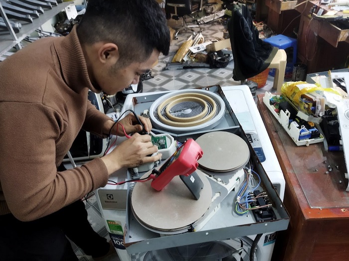 Dịch vụ thay kính và sửa bếp từ được áp dụng chính sách bảo hành linh hoạt