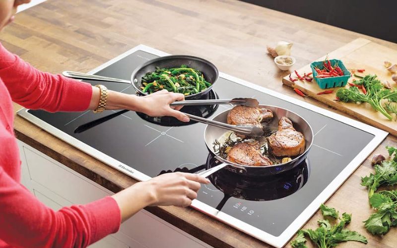 Cần liên hệ dịch vụ sửa chữa chuyên nghiệp khi bếp từ báo lỗi E5