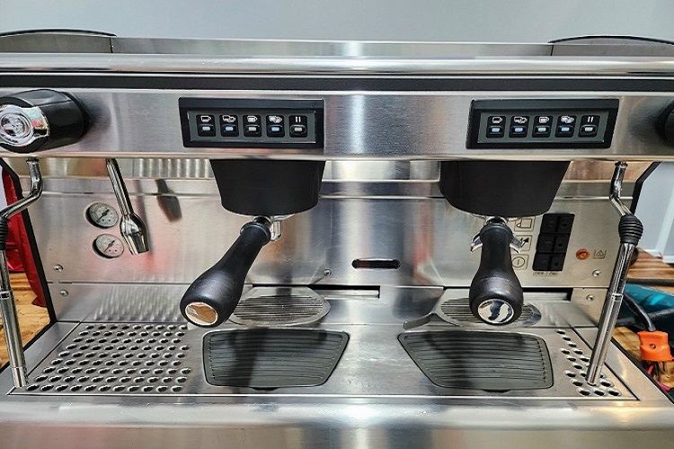 Sửa máy pha cafe Astoria có tiếng kêu lạ khi hoạt động