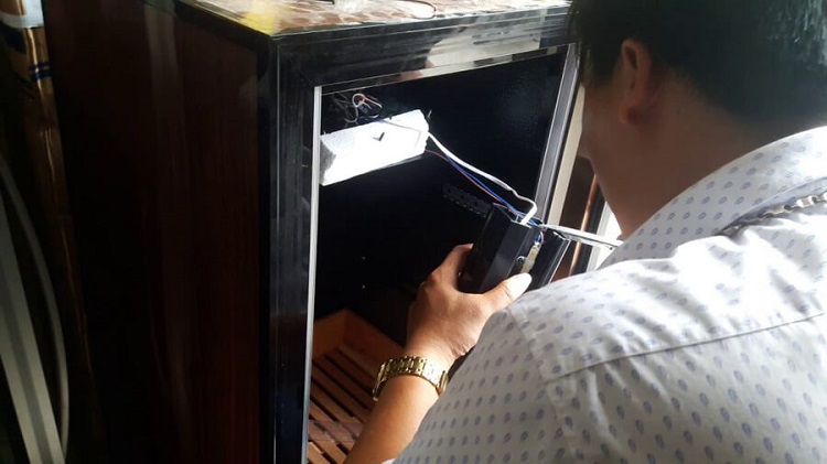 Sửa tủ bảo quản rượu báo lỗi và không hoạt động
