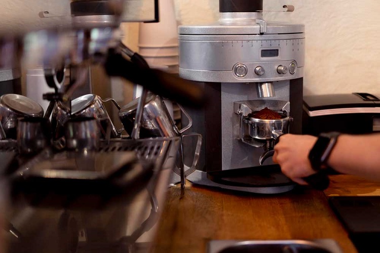 Máy pha cà phê gặp sự cố hư hỏng ảnh hưởng đến chất lượng của những ly cà phê