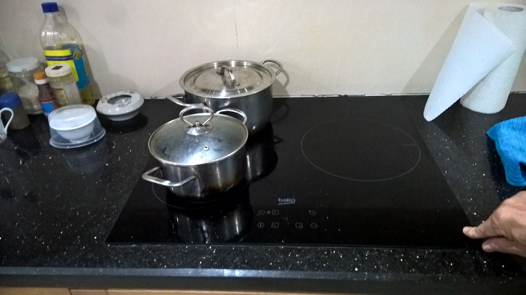 Chi phí sửa bếp từ được thông báo rõ ràng đến khách hàng trước khi sửa chữa