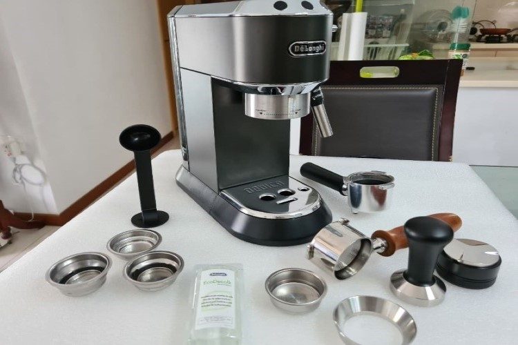 Quy trình sửa máy pha cà phê được thực hiện an toàn và nhanh chóng