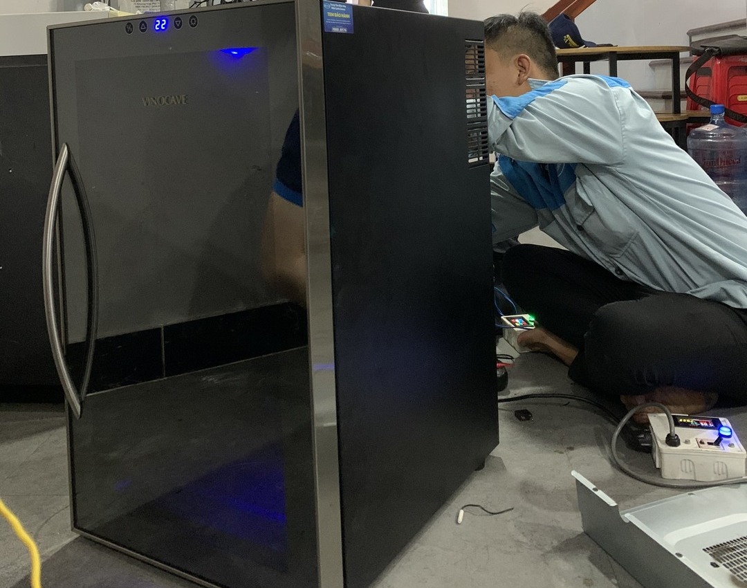 KTV Sửa Thiết Bị Châu Âu nắm rõ cấu tạo bên trong tủ rượu Smeg