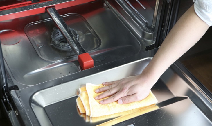 Máy rửa chén không sấy khô bát đĩa cần được kiểm tra lại cài đặt và các linh kiện bên trong