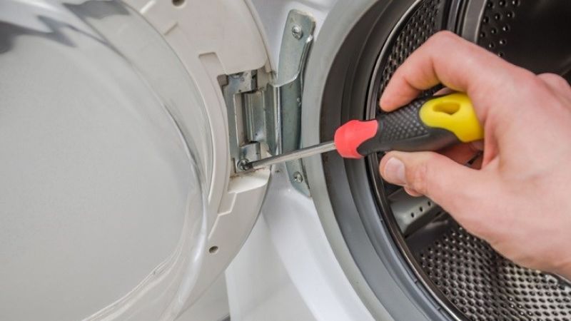Tháp giặt sấy gặp sự cố hư hỏng cần được kiểm tra và sửa chữa kịp thời