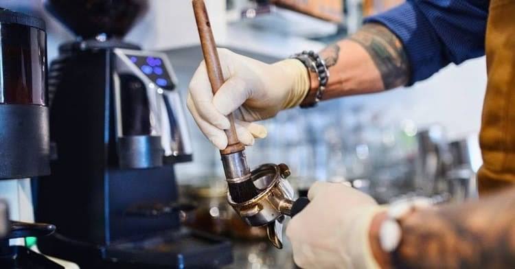 Lựa chọn đơn vị sửa chữa uy tín giúp máy pha cà phê được sửa chữa an toàn và hiệu quả