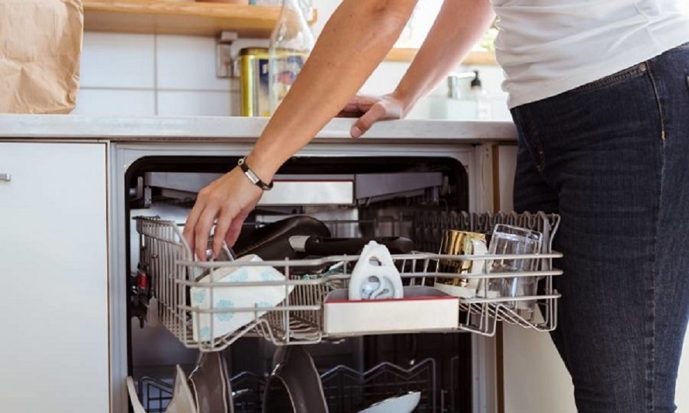 Cần liên hệ dịch vụ chuyên nghiệp khi không thể tự ý kiểm tra và sửa chữa máy báo lỗi